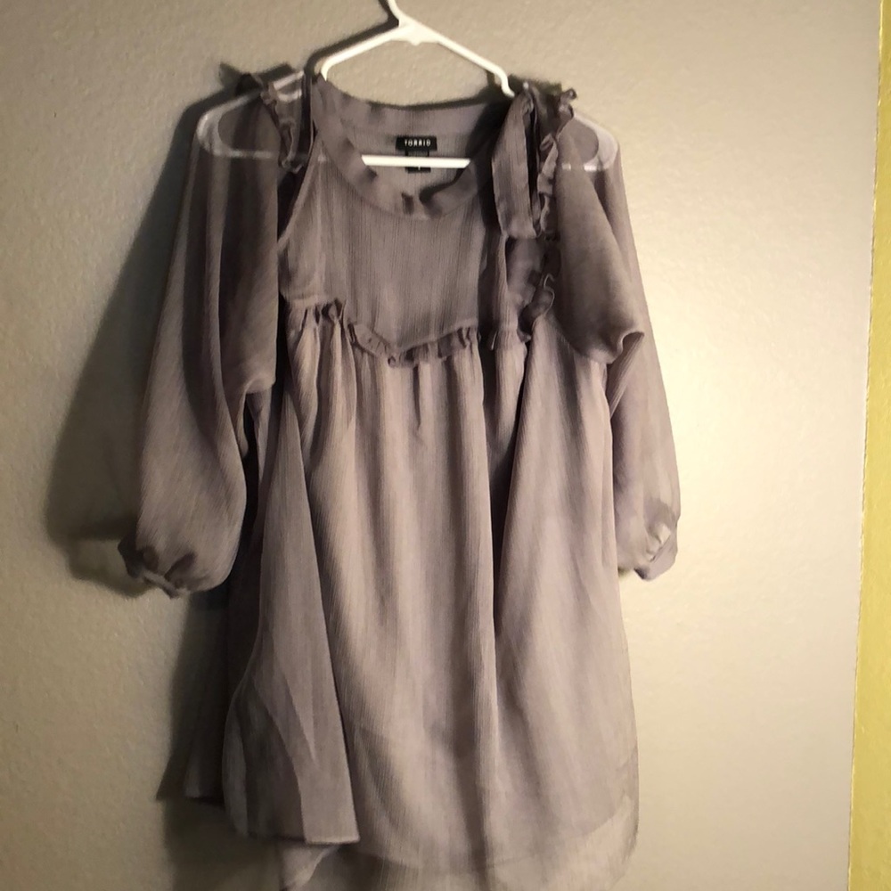 Torrid gray cold shoulder ruffle blouse!